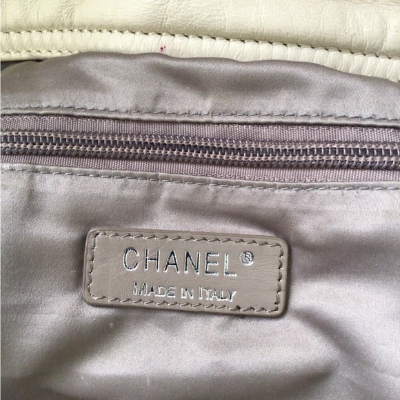 CHANEL Large Edgy Tote Bag - Picture 10 of 16